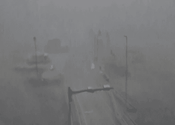 😢 Hurricane Milton: Tornado sweeps over bridge during meteorologist’s live report